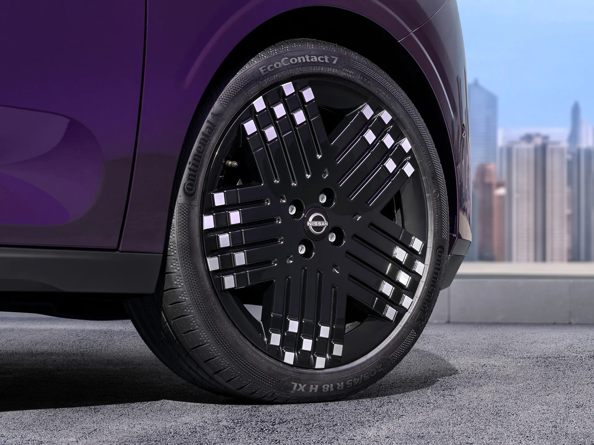A Nissan PIXO fekete, pixelmintás keréktárcsája